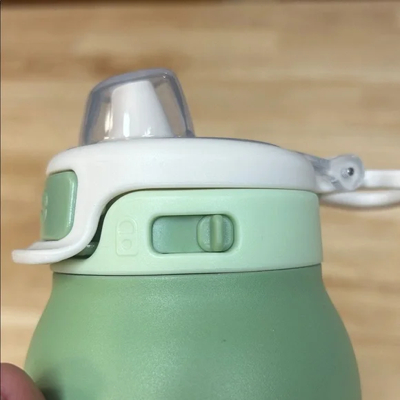 Ello Sage Green Water Bottle with Flip Lid - Picture 8 of 8